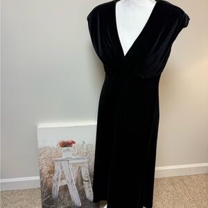 Jones Wear Black Velvet Slinky Dress